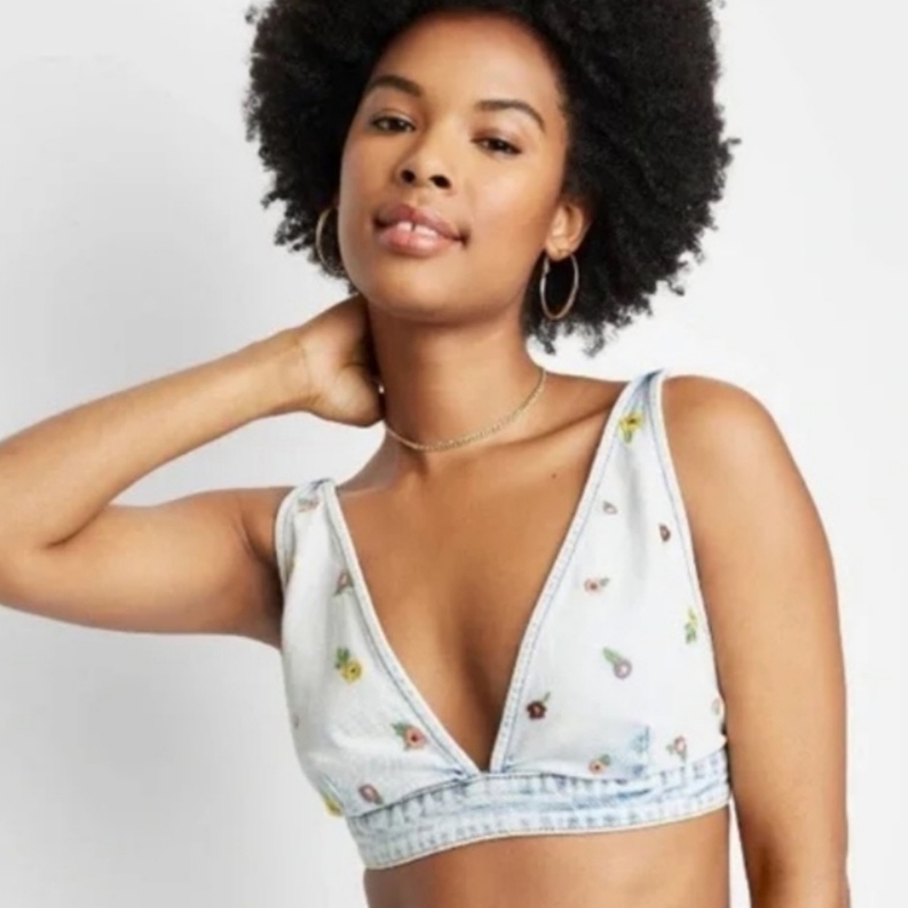 Triangle Cup Denim Tank Top Wild Fable Acid Wash Floral Embroidered Sz LG #M26